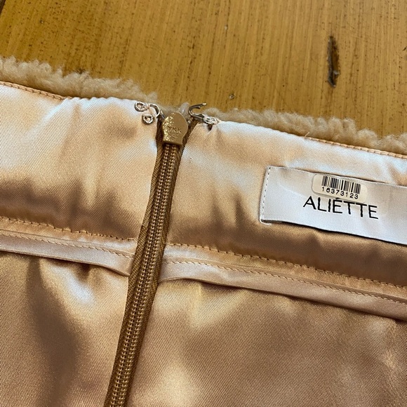 Aliette Women’s Sherpa Faux Fur Mini Skirt Tan Lined New w/o tag size 10 - Picture 13 of 16